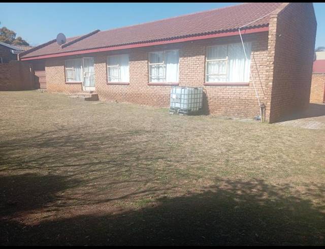 3 BEDROOM HOUSE FOR SALE IN VANDERBIJLPARK SE 4